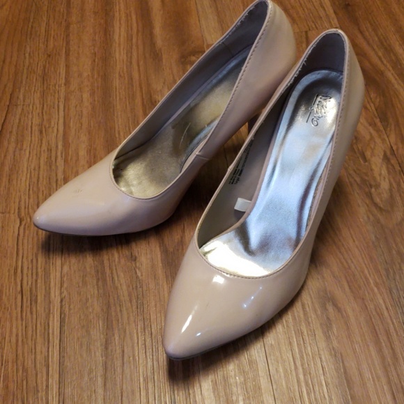 Mossimo Supply Co. Shoes - Mossimo nude heels size 9 women